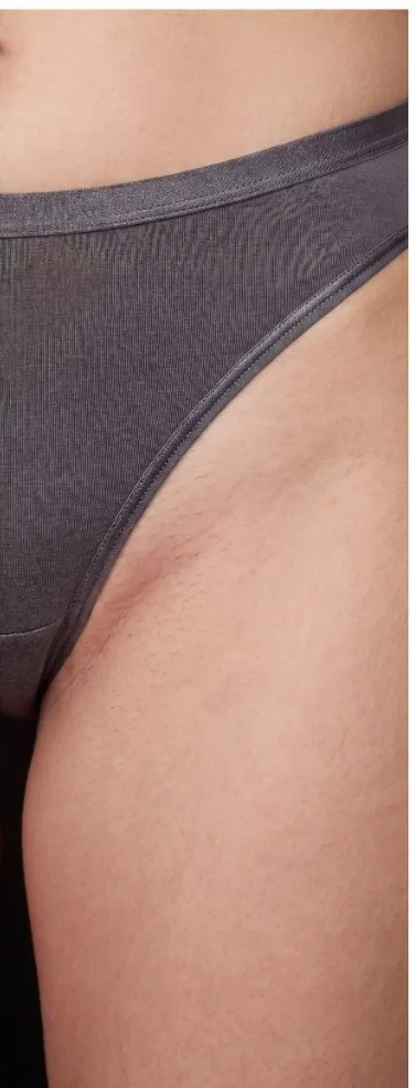 Virilha com tom uniforme, depois do uso contínuo do Sérum Clareador Íntimo Maxfem