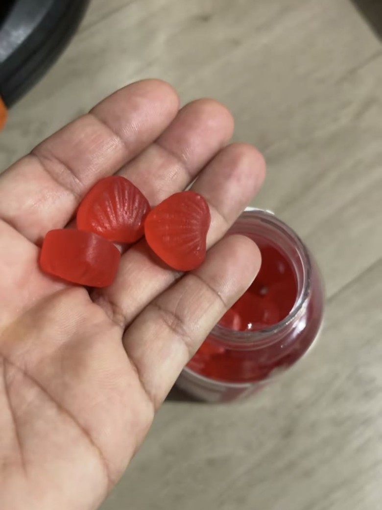 Foto da avaliação: gominhas na mão
